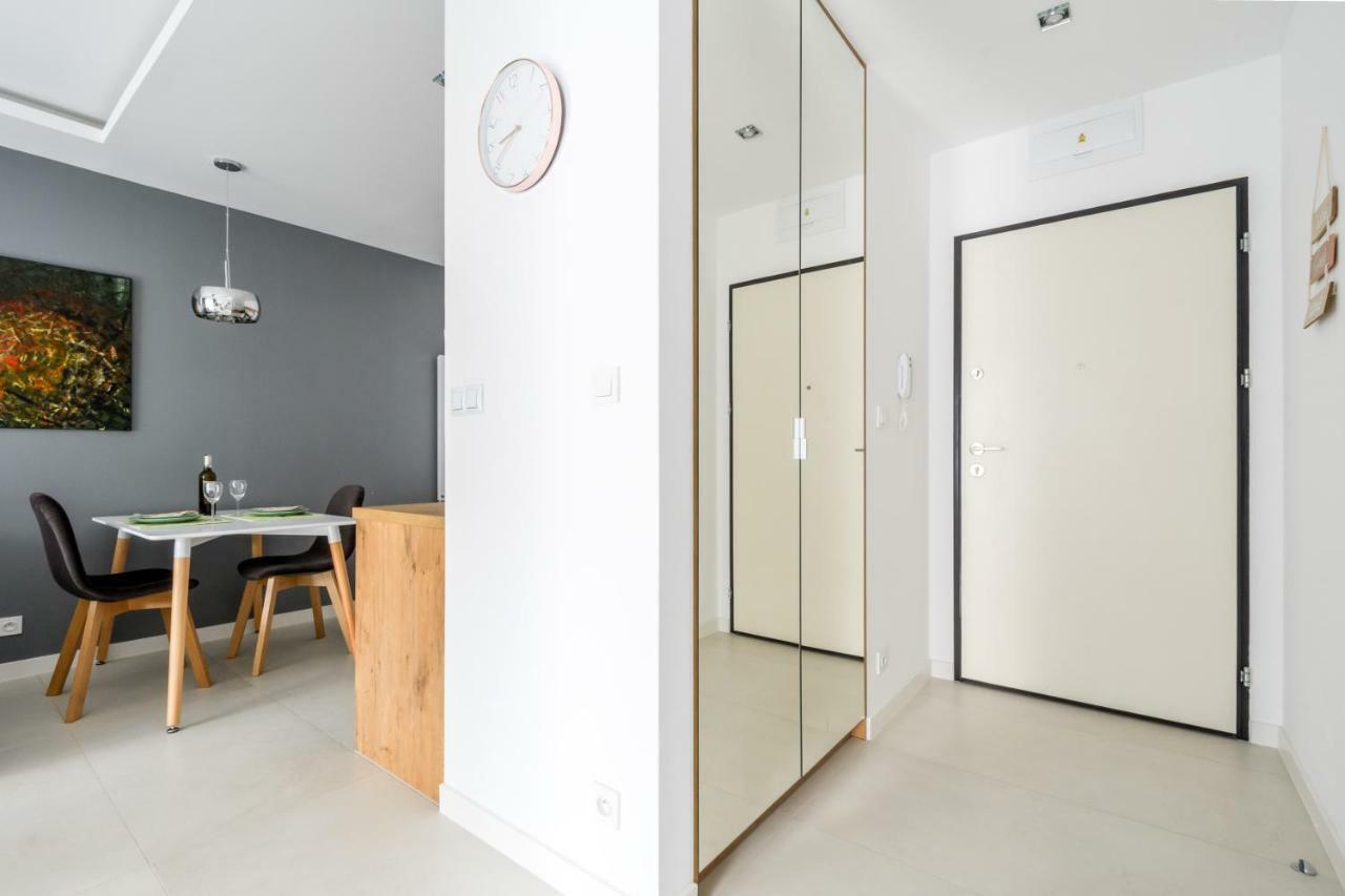 M&R Apartament Airport&Business Deluxe Cybernetyki 17 - Underground Garage - Free Wifi - Netflix - Air Conditioning - Self Check-In, Close By Chopin Airport Varsovia Exterior foto