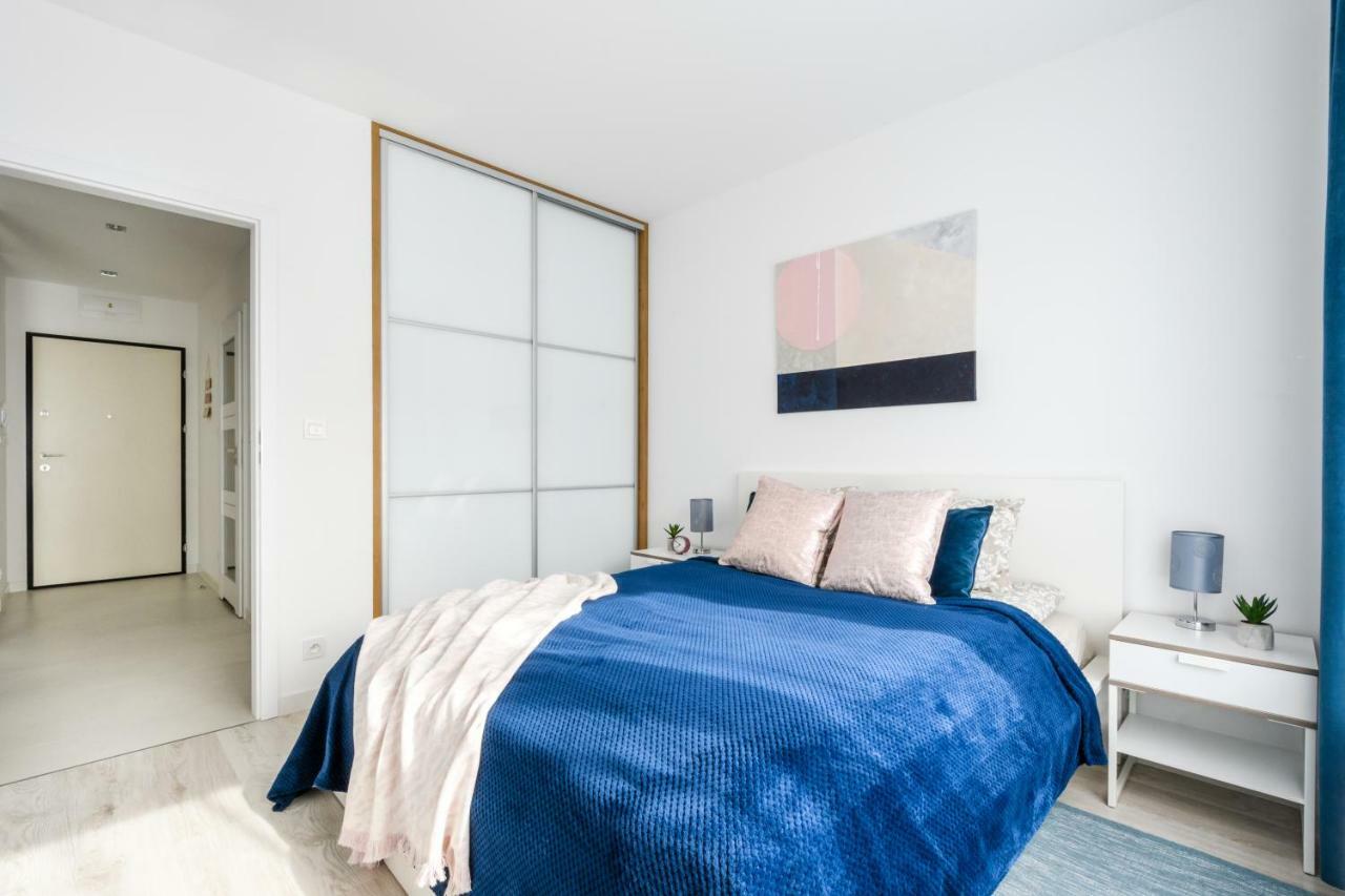 M&R Apartament Airport&Business Deluxe Cybernetyki 17 - Underground Garage - Free Wifi - Netflix - Air Conditioning - Self Check-In, Close By Chopin Airport Varsovia Exterior foto