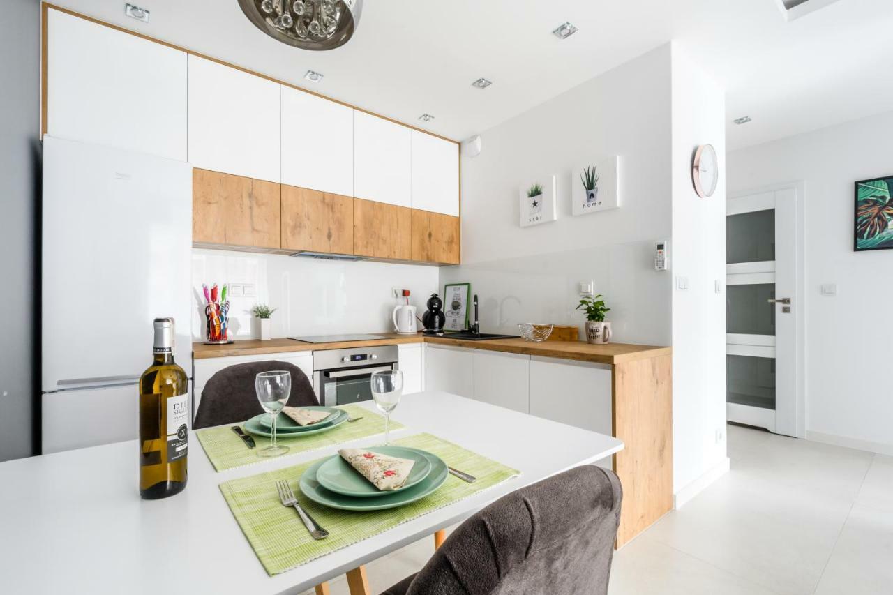 M&R Apartament Airport&Business Deluxe Cybernetyki 17 - Underground Garage - Free Wifi - Netflix - Air Conditioning - Self Check-In, Close By Chopin Airport Varsovia Exterior foto