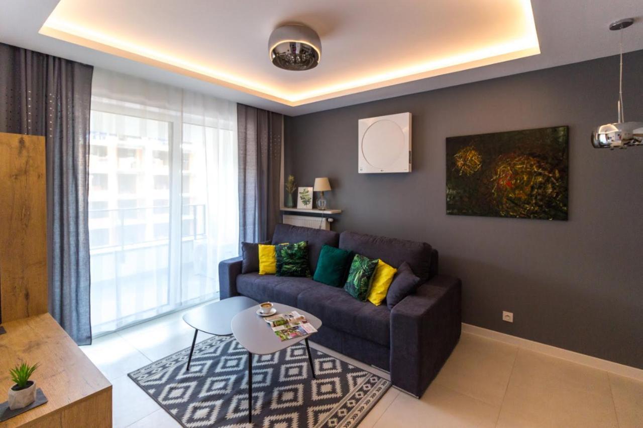 M&R Apartament Airport&Business Deluxe Cybernetyki 17 - Underground Garage - Free Wifi - Netflix - Air Conditioning - Self Check-In, Close By Chopin Airport Varsovia Exterior foto